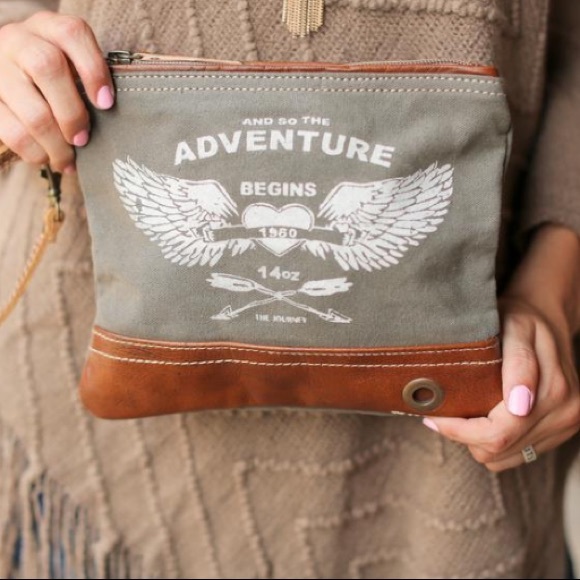 Handbags - ✨RESTOCKED✨Adventure Begins Clutch/Wristlet